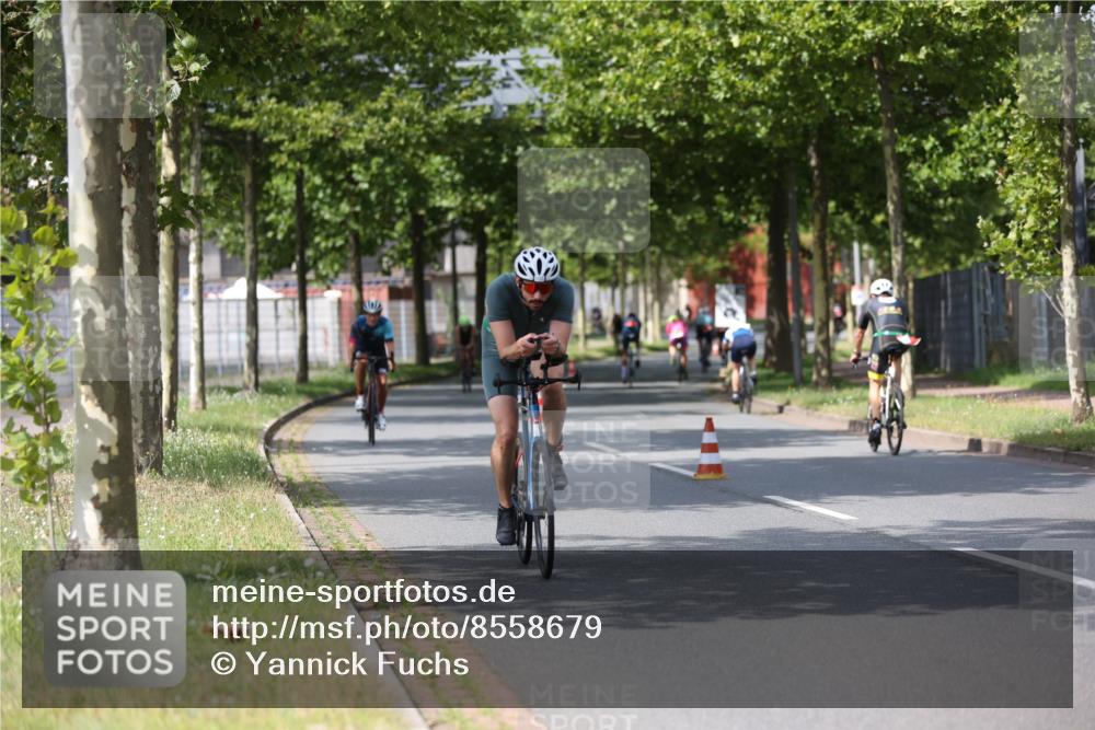 10.08.2025 - GEWOBA Citytriathlon Bremen Yannick Fuchs http://msf.ph/oto/8558679 10.08.2025 12:34:14 Radfahren 553, 637, 768, 822, 834, 891 meine-sportfotos.de