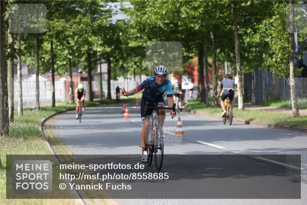 10.08.2025 - GEWOBA Citytriathlon Bremen Yannick Fuchs http://msf.ph/oto/8558685 10.08.2025 12:34:16 Radfahren 553, 686, 768, 822, 834, 891, 912 meine-sportfotos.de