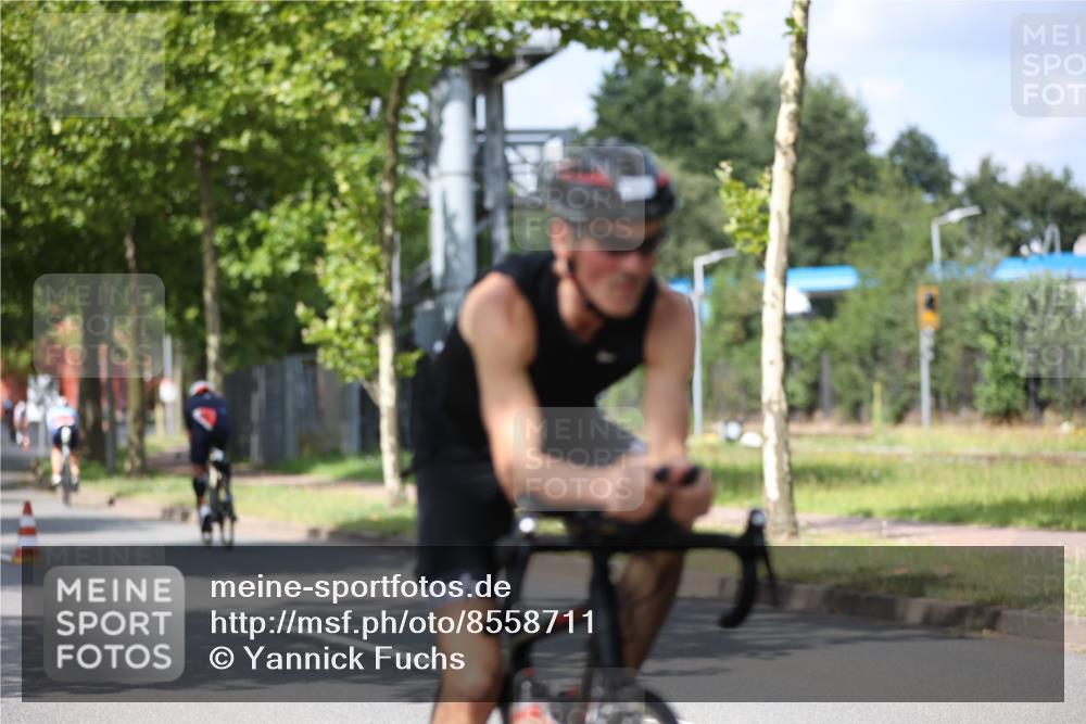 10.08.2025 - GEWOBA Citytriathlon Bremen Yannick Fuchs http://msf.ph/oto/8558711 10.08.2025 12:34:25 Radfahren 553, 686, 822, 834, 891, 912, 1037 meine-sportfotos.de