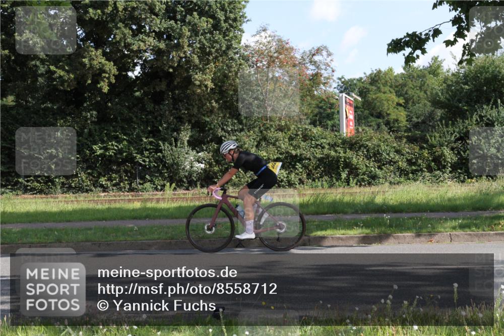 10.08.2025 - GEWOBA Citytriathlon Bremen Yannick Fuchs http://msf.ph/oto/8558712 10.08.2025 10:33:46 Radfahren 81, 97, 127, 151, 161, 245, 350, 394, 400, 427, 428, 451, 491, 504 meine-sportfotos.de