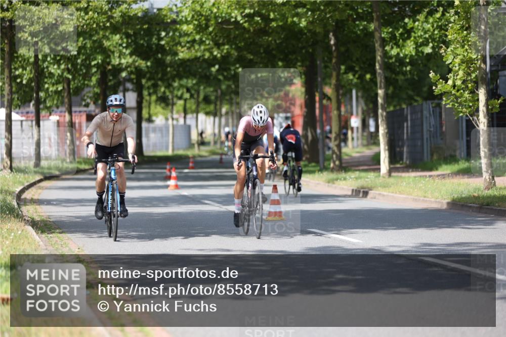 10.08.2025 - GEWOBA Citytriathlon Bremen Yannick Fuchs http://msf.ph/oto/8558713 10.08.2025 12:34:26 Radfahren 553, 584, 686, 822, 834, 891, 912, 914, 1027, 1037 meine-sportfotos.de