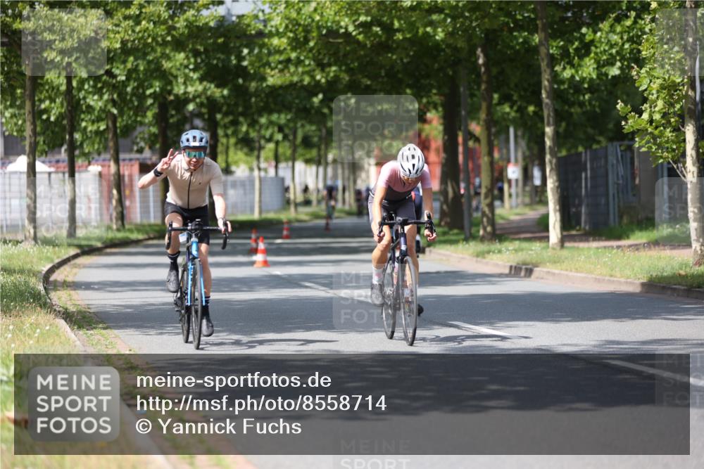 10.08.2025 - GEWOBA Citytriathlon Bremen Yannick Fuchs http://msf.ph/oto/8558714 10.08.2025 12:34:26 Radfahren 553, 584, 686, 822, 834, 891, 912, 914, 1027, 1037 meine-sportfotos.de