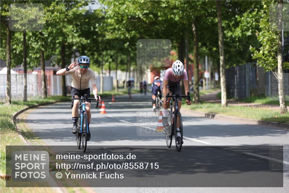 10.08.2025 - GEWOBA Citytriathlon Bremen Yannick Fuchs http://msf.ph/oto/8558715 10.08.2025 12:34:26 Radfahren 553, 584, 686, 822, 834, 891, 912, 914, 1027, 1037 meine-sportfotos.de