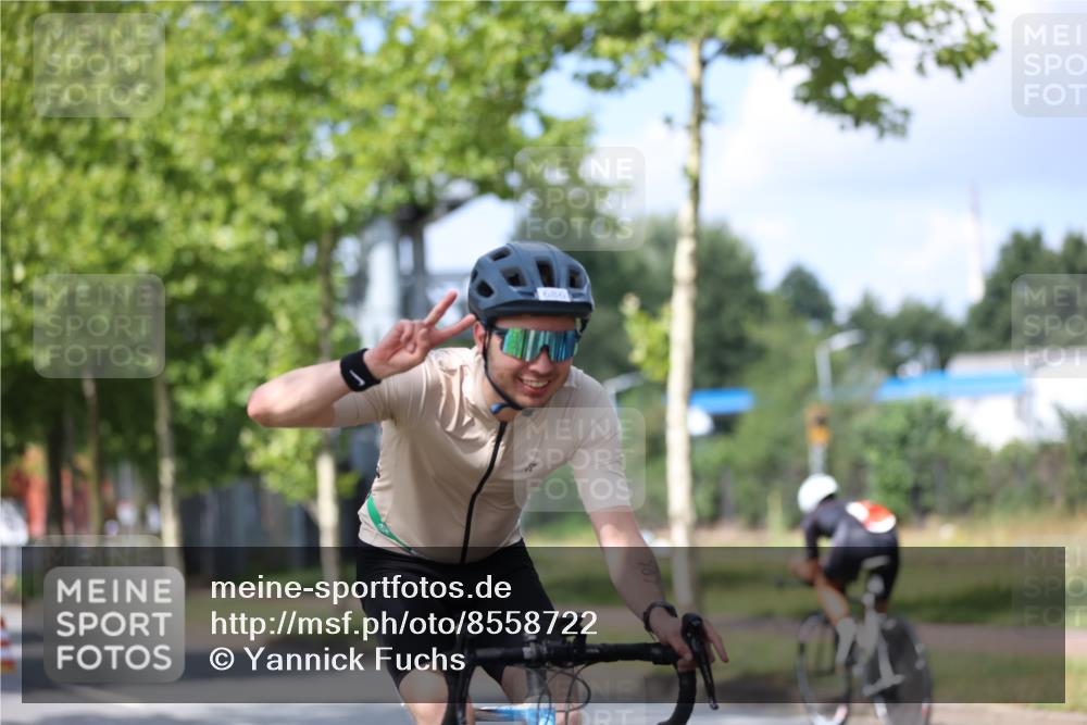 10.08.2025 - GEWOBA Citytriathlon Bremen Yannick Fuchs http://msf.ph/oto/8558722 10.08.2025 12:34:27 Radfahren 553, 584, 686, 822, 834, 891, 912, 914, 1027, 1037 meine-sportfotos.de