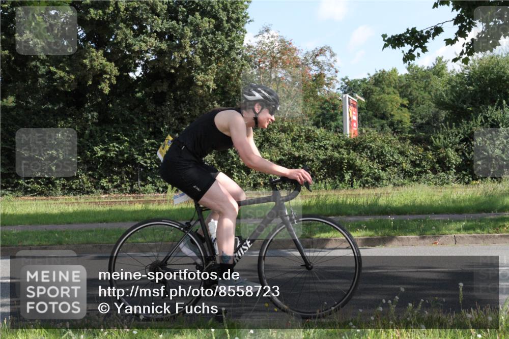 10.08.2025 - GEWOBA Citytriathlon Bremen Yannick Fuchs http://msf.ph/oto/8558723 10.08.2025 10:33:49 Radfahren 81, 97, 151, 161, 245, 350, 394, 400, 409, 427, 428, 451, 491, 504, 512 meine-sportfotos.de