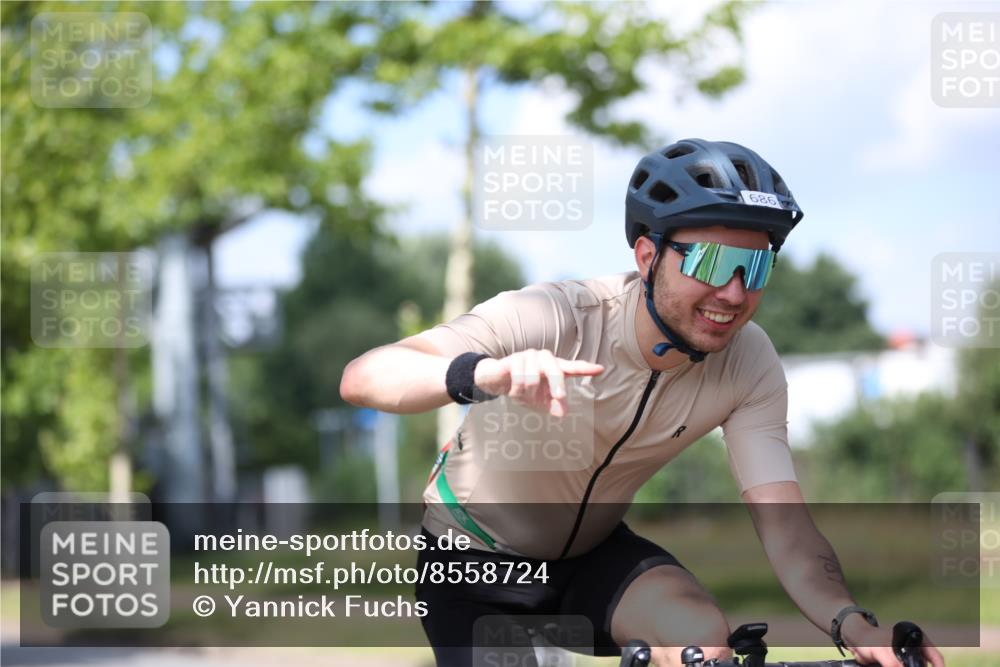 10.08.2025 - GEWOBA Citytriathlon Bremen Yannick Fuchs http://msf.ph/oto/8558724 10.08.2025 12:34:28 Radfahren 553, 584, 686, 834, 891, 912, 914, 1027, 1037 meine-sportfotos.de