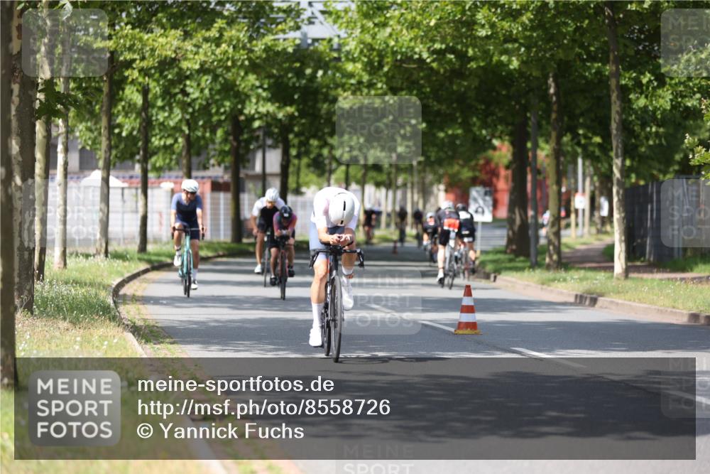 10.08.2025 - GEWOBA Citytriathlon Bremen Yannick Fuchs http://msf.ph/oto/8558726 10.08.2025 12:34:33 Radfahren 553, 584, 686, 736, 826, 841, 891, 912, 914, 1027, 1037 meine-sportfotos.de