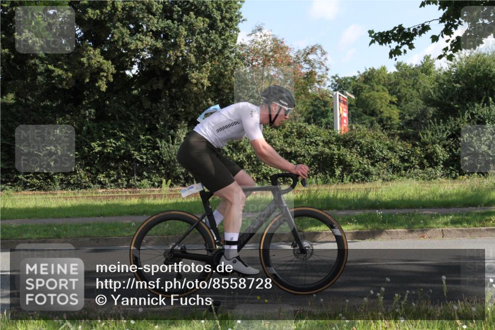 10.08.2025 - GEWOBA Citytriathlon Bremen Yannick Fuchs http://msf.ph/oto/8558728 10.08.2025 10:33:50 Radfahren 81, 97, 151, 161, 245, 350, 394, 400, 409, 427, 428, 451, 491, 504, 512 meine-sportfotos.de