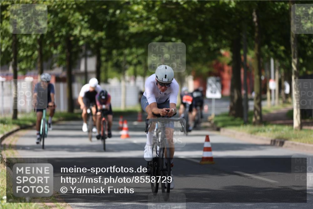 10.08.2025 - GEWOBA Citytriathlon Bremen Yannick Fuchs http://msf.ph/oto/8558729 10.08.2025 12:34:34 Radfahren 553, 584, 591, 686, 736, 826, 841, 891, 912, 914, 1027, 1037 meine-sportfotos.de
