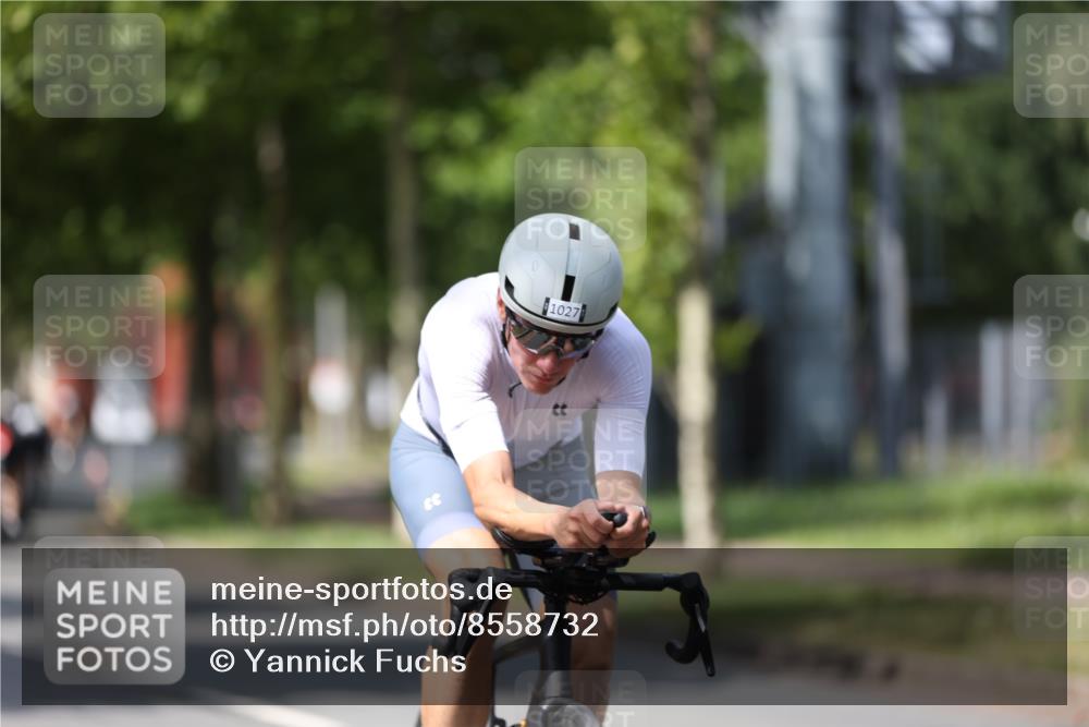 10.08.2025 - GEWOBA Citytriathlon Bremen Yannick Fuchs http://msf.ph/oto/8558732 10.08.2025 12:34:34 Radfahren 553, 584, 591, 686, 736, 826, 841, 891, 912, 914, 1027, 1037 meine-sportfotos.de
