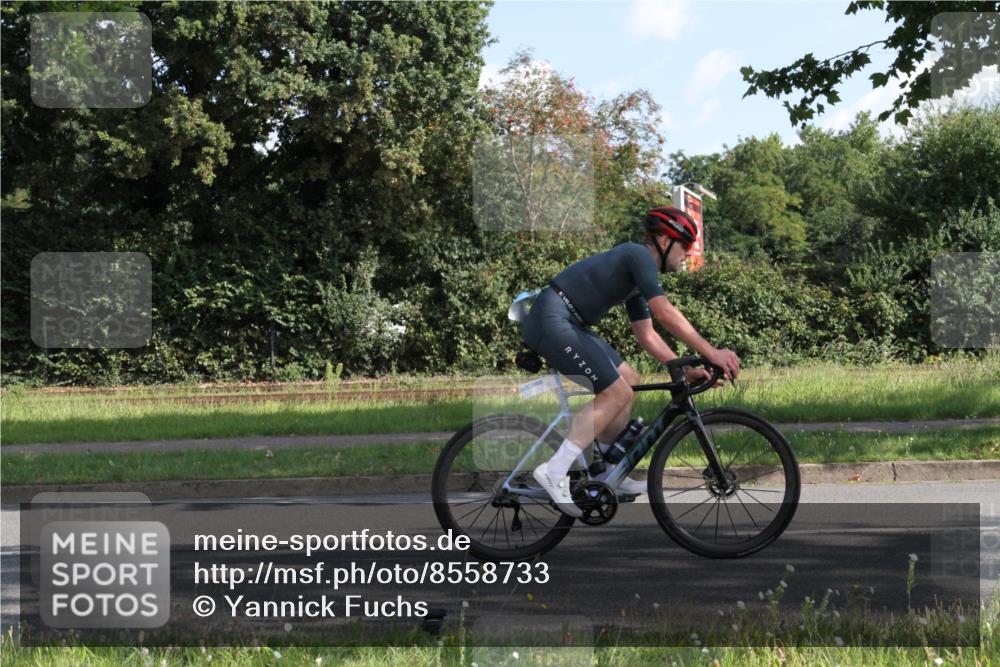 10.08.2025 - GEWOBA Citytriathlon Bremen Yannick Fuchs http://msf.ph/oto/8558733 10.08.2025 10:33:51 Radfahren 81, 97, 151, 161, 245, 350, 394, 400, 409, 419, 427, 428, 451, 491, 504, 512 meine-sportfotos.de