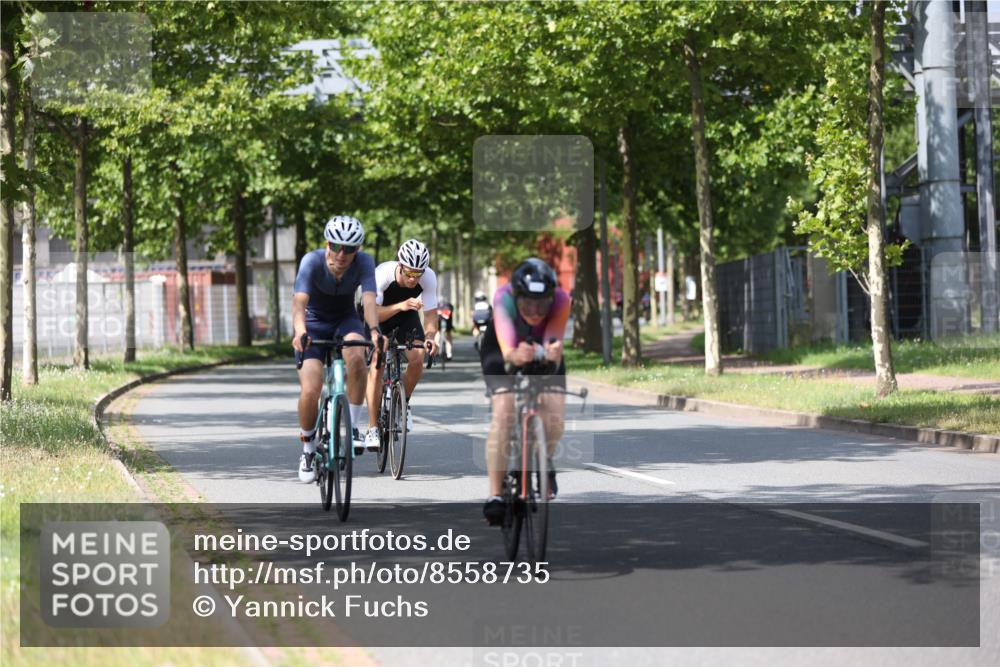 10.08.2025 - GEWOBA Citytriathlon Bremen Yannick Fuchs http://msf.ph/oto/8558735 10.08.2025 12:34:35 Radfahren 584, 591, 686, 736, 826, 841, 891, 912, 914, 1027, 1037 meine-sportfotos.de