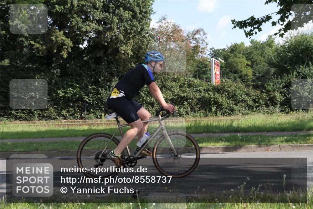 10.08.2025 - GEWOBA Citytriathlon Bremen Yannick Fuchs http://msf.ph/oto/8558737 10.08.2025 10:33:52 Radfahren 81, 97, 151, 161, 245, 350, 394, 400, 409, 419, 427, 451, 491, 504, 512 meine-sportfotos.de