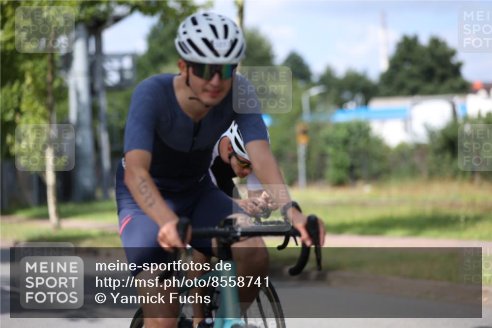 10.08.2025 - GEWOBA Citytriathlon Bremen Yannick Fuchs http://msf.ph/oto/8558741 10.08.2025 12:34:37 Radfahren 584, 591, 632, 686, 736, 826, 841, 891, 912, 914, 1027, 1037 meine-sportfotos.de