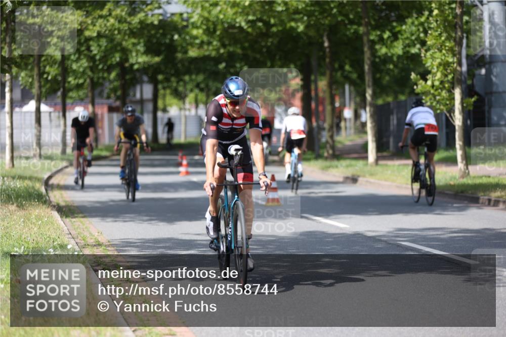 10.08.2025 - GEWOBA Citytriathlon Bremen Yannick Fuchs http://msf.ph/oto/8558744 10.08.2025 12:34:41 Radfahren 556, 584, 591, 632, 736, 826, 841, 912, 914, 1027, 1037 meine-sportfotos.de