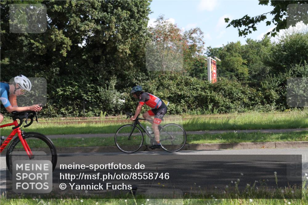 10.08.2025 - GEWOBA Citytriathlon Bremen Yannick Fuchs http://msf.ph/oto/8558746 10.08.2025 10:33:57 Radfahren 81, 97, 151, 161, 239, 245, 394, 400, 409, 419, 427, 451, 491, 512 meine-sportfotos.de