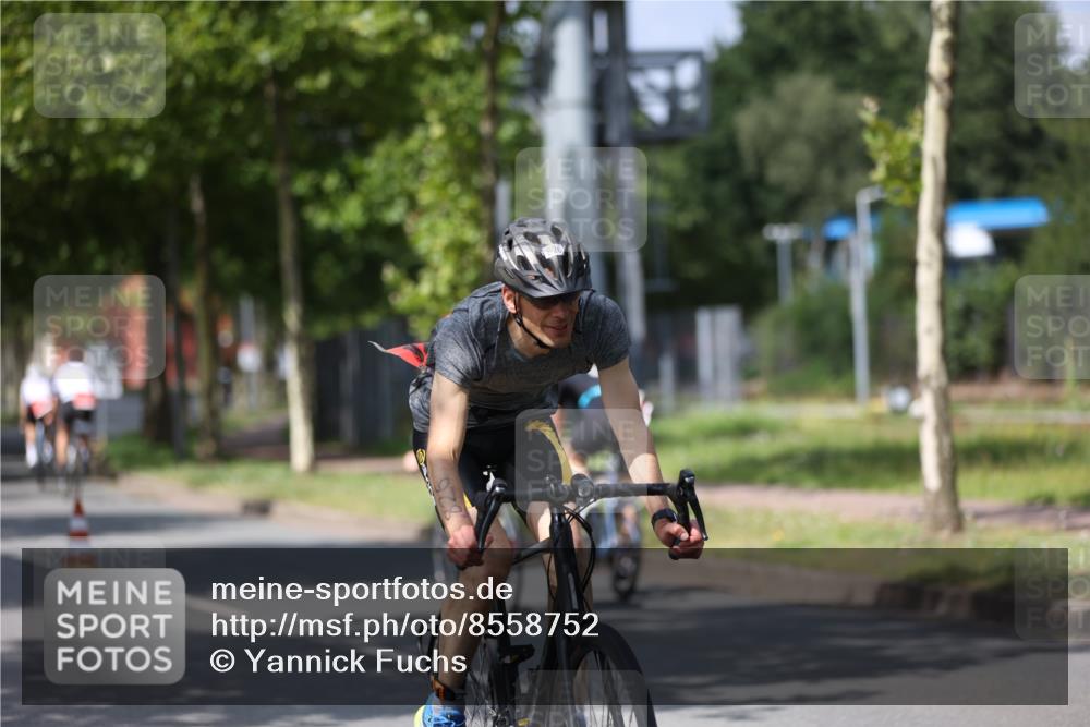 10.08.2025 - GEWOBA Citytriathlon Bremen Yannick Fuchs http://msf.ph/oto/8558752 10.08.2025 12:34:43 Radfahren 556, 584, 591, 632, 736, 826, 841, 914, 1027, 1037 meine-sportfotos.de