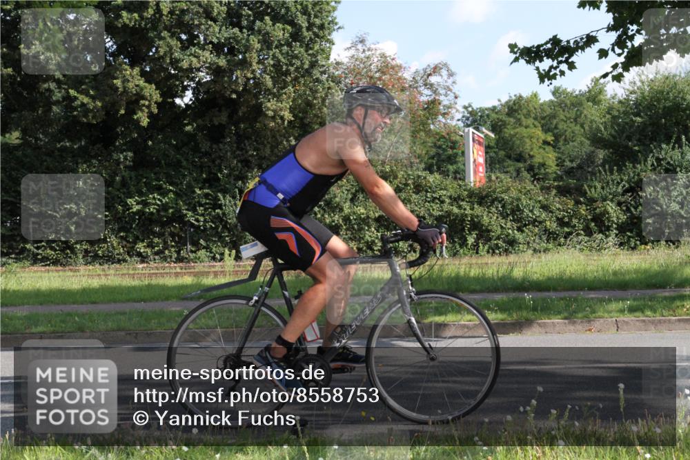 10.08.2025 - GEWOBA Citytriathlon Bremen Yannick Fuchs http://msf.ph/oto/8558753 10.08.2025 10:34:00 Radfahren 81, 97, 151, 161, 239, 245, 394, 400, 409, 419, 427, 451, 491, 512 meine-sportfotos.de