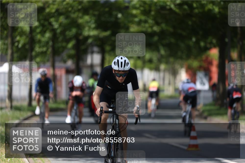 10.08.2025 - GEWOBA Citytriathlon Bremen Yannick Fuchs http://msf.ph/oto/8558763 10.08.2025 12:34:47 Radfahren 556, 584, 591, 632, 680, 736, 826, 841, 855, 914, 915, 1027, 1037 meine-sportfotos.de