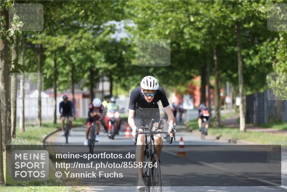 10.08.2025 - GEWOBA Citytriathlon Bremen Yannick Fuchs http://msf.ph/oto/8558764 10.08.2025 12:34:47 Radfahren 556, 584, 591, 632, 680, 736, 826, 841, 855, 914, 915, 1027, 1037 meine-sportfotos.de