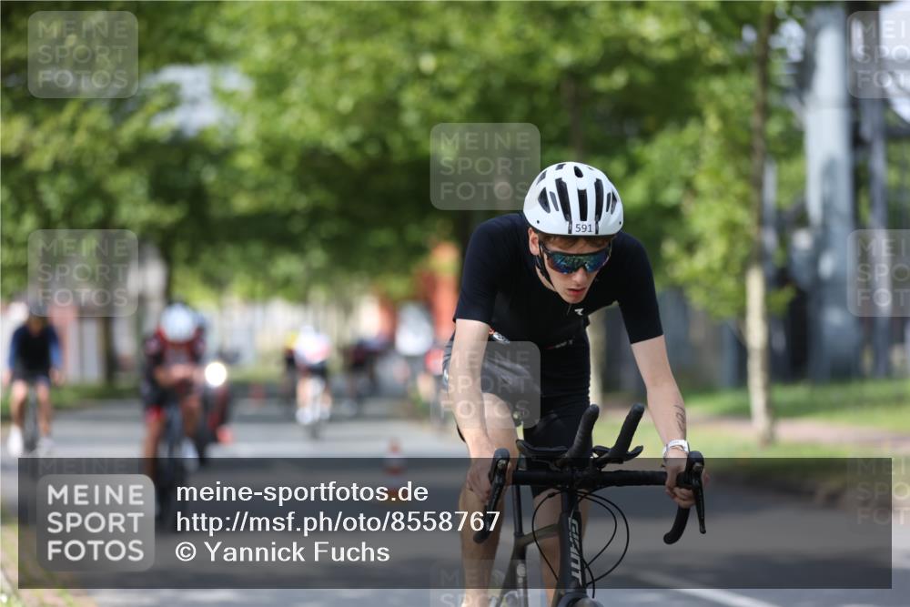 10.08.2025 - GEWOBA Citytriathlon Bremen Yannick Fuchs http://msf.ph/oto/8558767 10.08.2025 12:34:48 Radfahren 556, 584, 591, 632, 680, 736, 826, 841, 855, 914, 915, 1027, 1037 meine-sportfotos.de