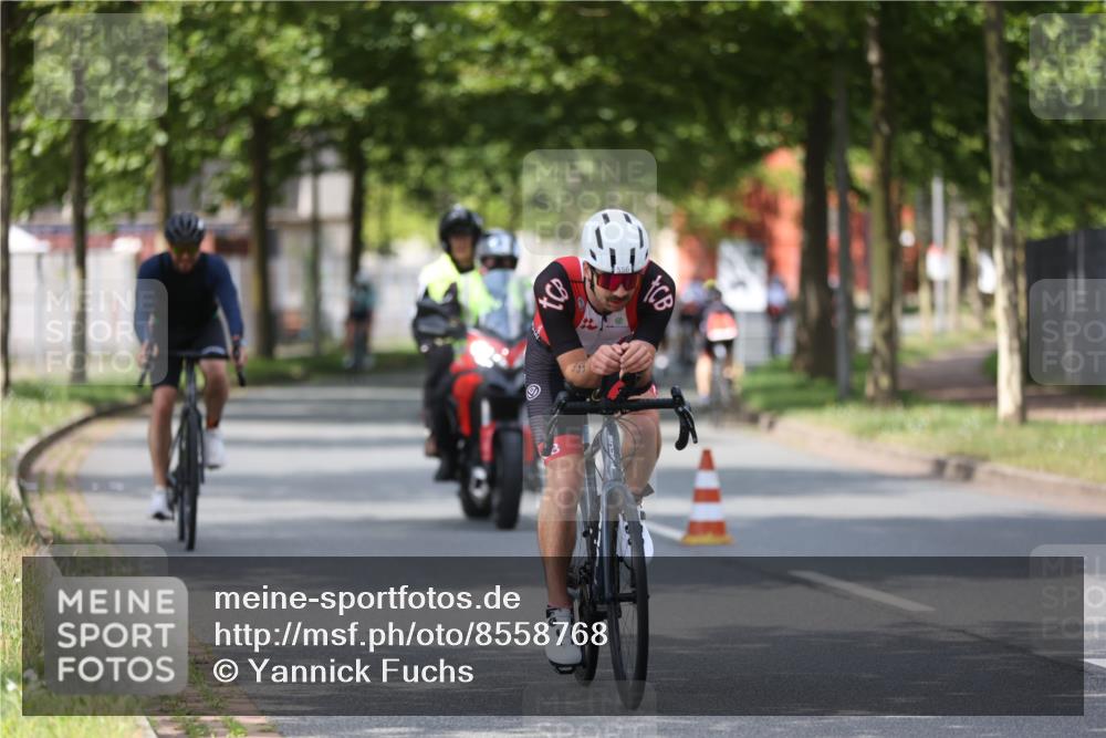 10.08.2025 - GEWOBA Citytriathlon Bremen Yannick Fuchs http://msf.ph/oto/8558768 10.08.2025 12:34:48 Radfahren 556, 584, 591, 632, 680, 736, 826, 841, 855, 914, 915, 1027, 1037 meine-sportfotos.de