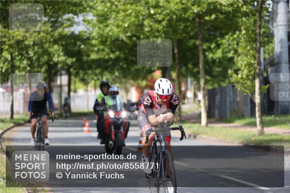 10.08.2025 - GEWOBA Citytriathlon Bremen Yannick Fuchs http://msf.ph/oto/8558771 10.08.2025 12:34:49 Radfahren 556, 584, 591, 632, 680, 736, 826, 841, 855, 914, 915, 956, 1027, 1037 meine-sportfotos.de