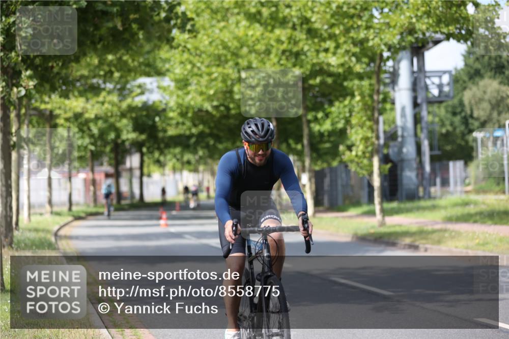10.08.2025 - GEWOBA Citytriathlon Bremen Yannick Fuchs http://msf.ph/oto/8558775 10.08.2025 12:34:51 Radfahren 556, 584, 591, 632, 680, 736, 826, 841, 855, 914, 915, 956, 1027 meine-sportfotos.de