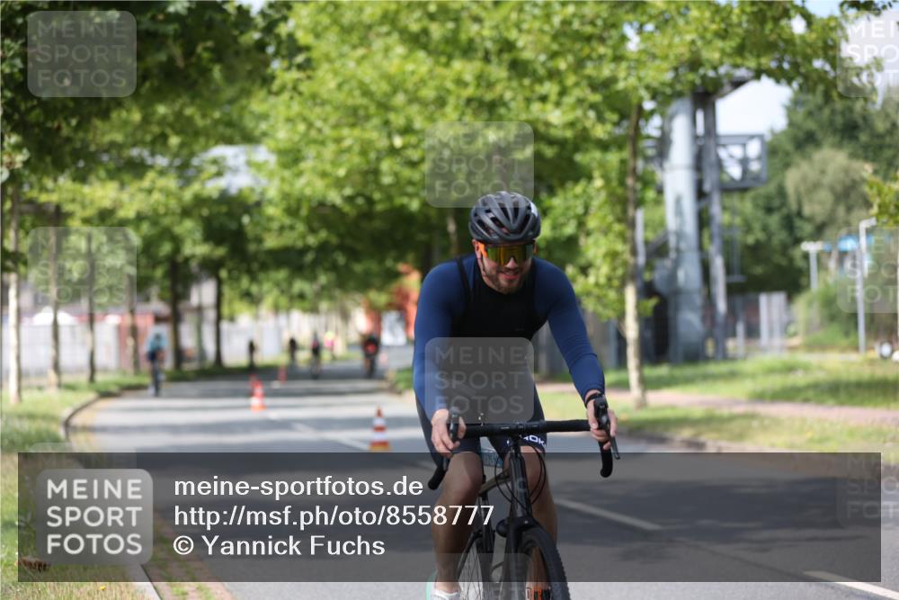 10.08.2025 - GEWOBA Citytriathlon Bremen Yannick Fuchs http://msf.ph/oto/8558777 10.08.2025 12:34:51 Radfahren 556, 584, 591, 632, 680, 736, 826, 841, 855, 914, 915, 956, 1027 meine-sportfotos.de