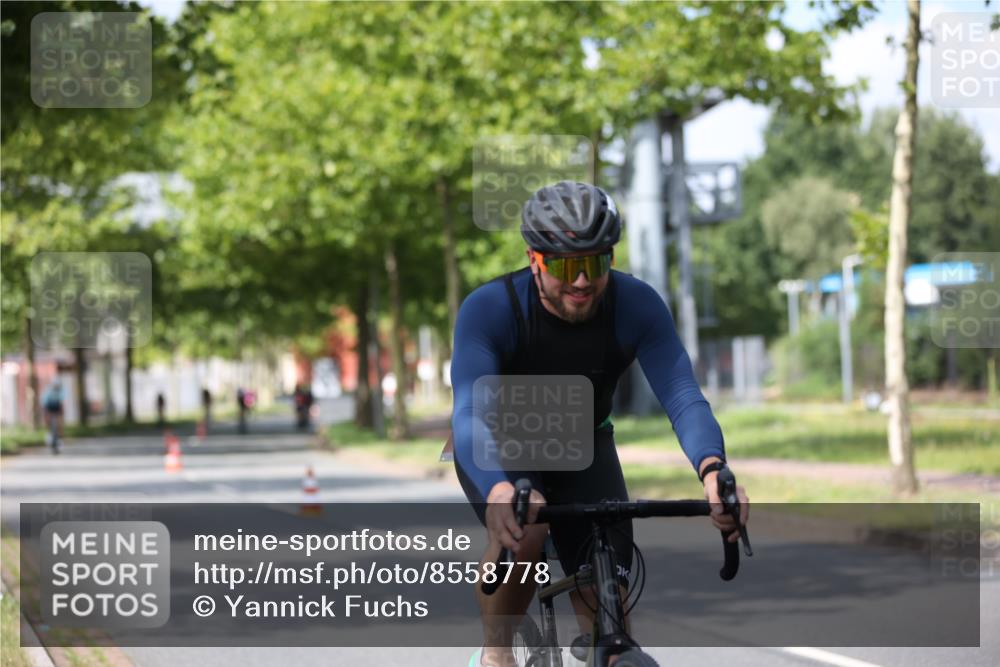 10.08.2025 - GEWOBA Citytriathlon Bremen Yannick Fuchs http://msf.ph/oto/8558778 10.08.2025 12:34:51 Radfahren 556, 584, 591, 632, 680, 736, 826, 841, 855, 914, 915, 956, 1027 meine-sportfotos.de