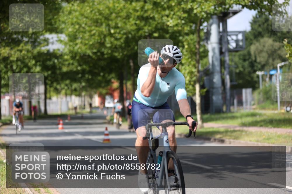 10.08.2025 - GEWOBA Citytriathlon Bremen Yannick Fuchs http://msf.ph/oto/8558782 10.08.2025 12:34:56 Radfahren 556, 591, 632, 680, 826, 841, 855, 902, 915, 956, 1035 meine-sportfotos.de