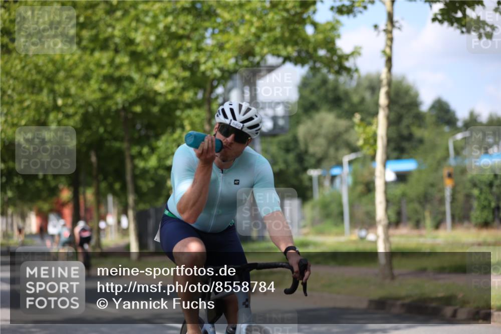 10.08.2025 - GEWOBA Citytriathlon Bremen Yannick Fuchs http://msf.ph/oto/8558784 10.08.2025 12:34:56 Radfahren 556, 591, 632, 680, 826, 841, 855, 902, 915, 956, 1035 meine-sportfotos.de