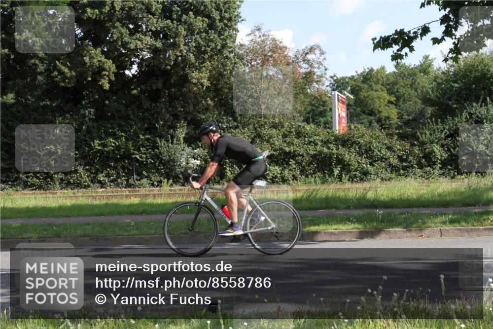 10.08.2025 - GEWOBA Citytriathlon Bremen Yannick Fuchs http://msf.ph/oto/8558786 10.08.2025 10:34:07 Radfahren 97, 161, 239, 409, 419, 427, 451, 512 meine-sportfotos.de