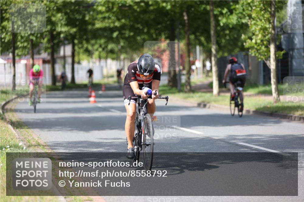 10.08.2025 - GEWOBA Citytriathlon Bremen Yannick Fuchs http://msf.ph/oto/8558792 10.08.2025 12:34:59 Radfahren 556, 558, 591, 632, 680, 707, 855, 902, 915, 956, 1035 meine-sportfotos.de