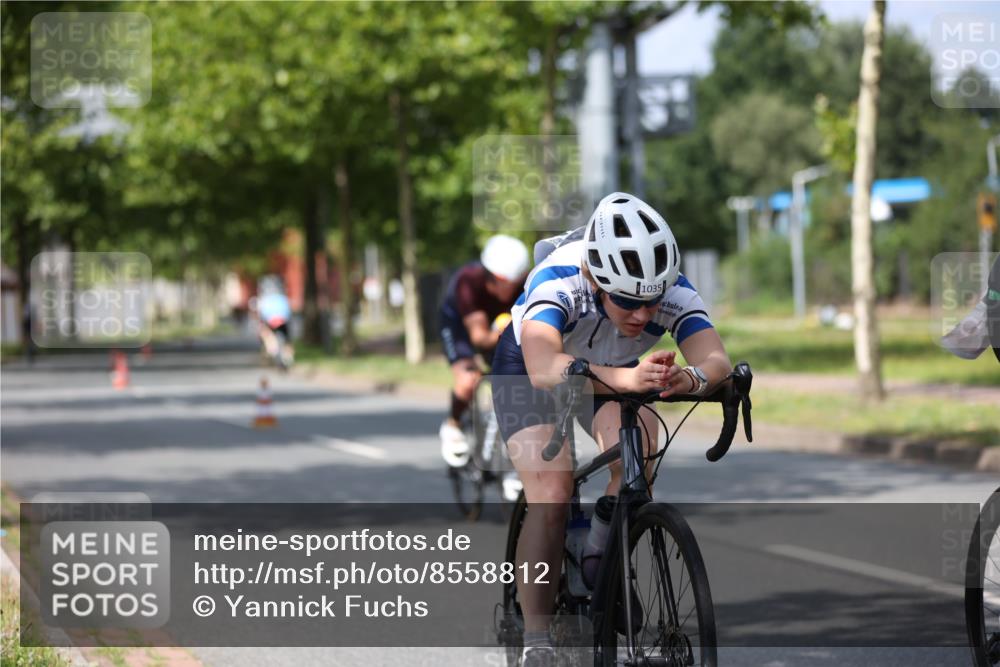 10.08.2025 - GEWOBA Citytriathlon Bremen Yannick Fuchs http://msf.ph/oto/8558812 10.08.2025 12:35:07 Radfahren 558, 680, 707, 855, 902, 915, 956, 973, 977, 1035 meine-sportfotos.de