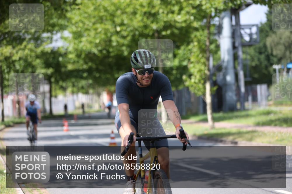 10.08.2025 - GEWOBA Citytriathlon Bremen Yannick Fuchs http://msf.ph/oto/8558820 10.08.2025 12:35:11 Radfahren 558, 579, 707, 855, 902, 915, 956, 973, 977, 1035, 1039 meine-sportfotos.de