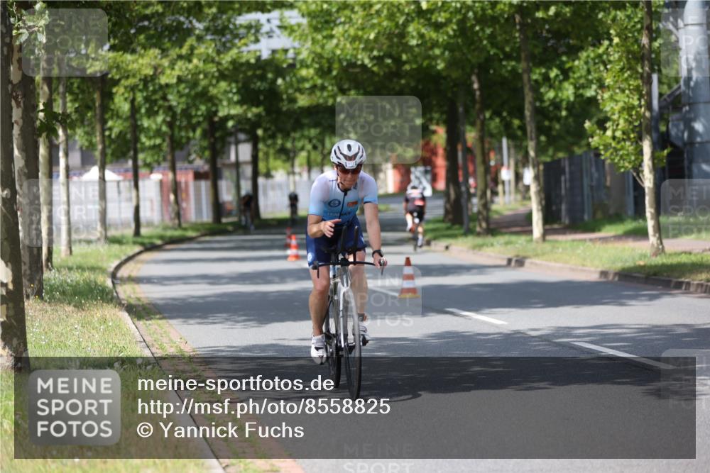 10.08.2025 - GEWOBA Citytriathlon Bremen Yannick Fuchs http://msf.ph/oto/8558825 10.08.2025 12:35:12 Radfahren 558, 579, 707, 855, 902, 915, 956, 973, 977, 1035, 1039 meine-sportfotos.de