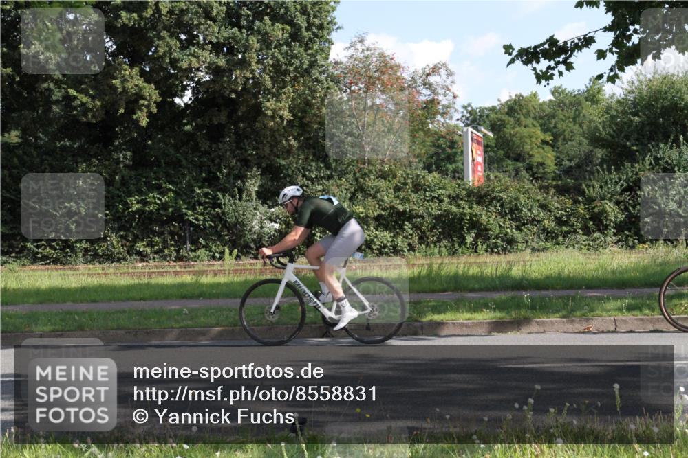 10.08.2025 - GEWOBA Citytriathlon Bremen Yannick Fuchs http://msf.ph/oto/8558831 10.08.2025 10:34:34 Radfahren 213, 358, 442, 456, 500 meine-sportfotos.de