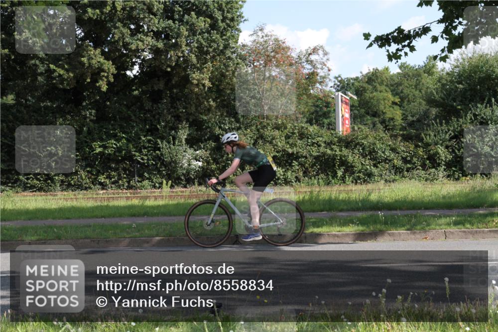 10.08.2025 - GEWOBA Citytriathlon Bremen Yannick Fuchs http://msf.ph/oto/8558834 10.08.2025 10:34:34 Radfahren 213, 358, 442, 456, 500 meine-sportfotos.de