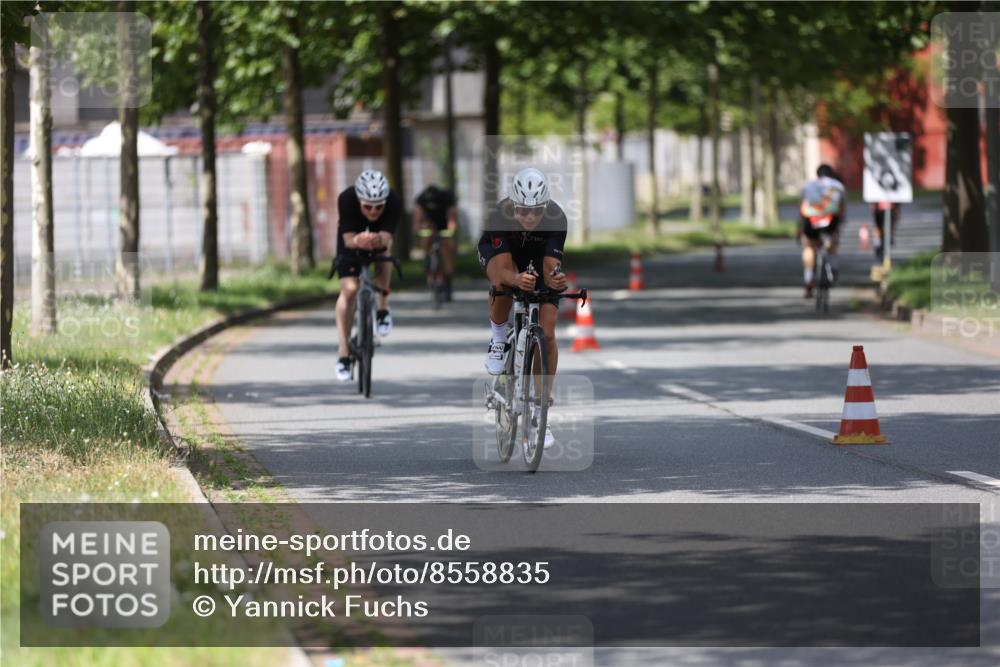 10.08.2025 - GEWOBA Citytriathlon Bremen Yannick Fuchs http://msf.ph/oto/8558835 10.08.2025 12:35:18 Radfahren 558, 579, 707, 902, 973, 977, 1039 meine-sportfotos.de