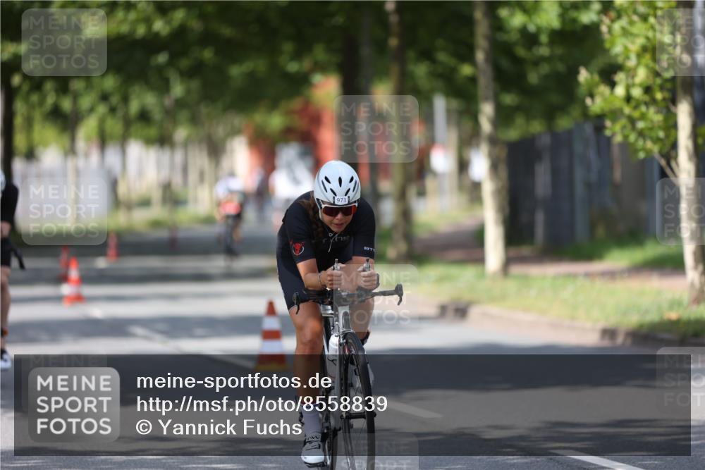 10.08.2025 - GEWOBA Citytriathlon Bremen Yannick Fuchs http://msf.ph/oto/8558839 10.08.2025 12:35:19 Radfahren 558, 579, 642, 707, 742, 902, 973, 977, 1039 meine-sportfotos.de