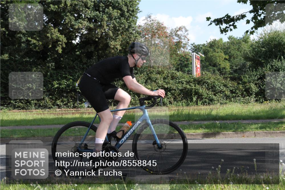 10.08.2025 - GEWOBA Citytriathlon Bremen Yannick Fuchs http://msf.ph/oto/8558845 10.08.2025 10:34:40 Radfahren 21, 129, 213, 358, 413, 442, 500 meine-sportfotos.de