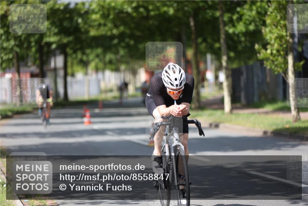 10.08.2025 - GEWOBA Citytriathlon Bremen Yannick Fuchs http://msf.ph/oto/8558847 10.08.2025 12:35:20 Radfahren 558, 579, 642, 707, 742, 973, 977, 1039 meine-sportfotos.de