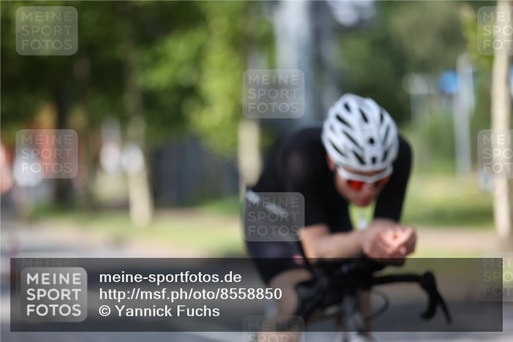 10.08.2025 - GEWOBA Citytriathlon Bremen Yannick Fuchs http://msf.ph/oto/8558850 10.08.2025 12:35:21 Radfahren 558, 579, 642, 707, 742, 973, 977, 1039 meine-sportfotos.de