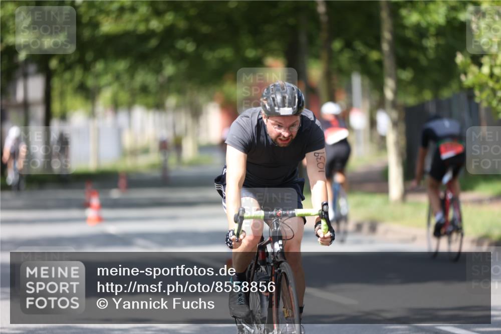 10.08.2025 - GEWOBA Citytriathlon Bremen Yannick Fuchs http://msf.ph/oto/8558856 10.08.2025 12:35:23 Radfahren 558, 579, 642, 719, 742, 833, 919, 973, 977, 1039 meine-sportfotos.de