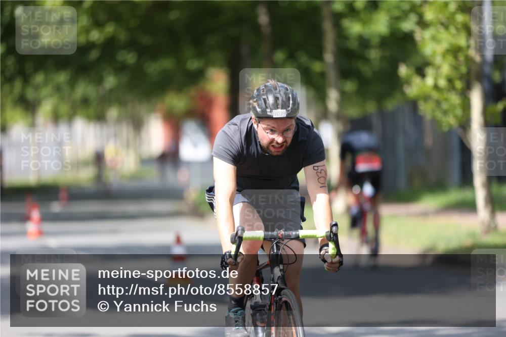 10.08.2025 - GEWOBA Citytriathlon Bremen Yannick Fuchs http://msf.ph/oto/8558857 10.08.2025 12:35:24 Radfahren 579, 642, 719, 742, 783, 833, 919, 973, 977, 1039 meine-sportfotos.de