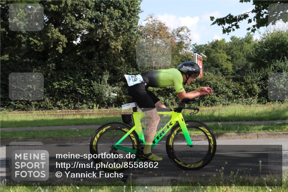 10.08.2025 - GEWOBA Citytriathlon Bremen Yannick Fuchs http://msf.ph/oto/8558862 10.08.2025 10:34:47 Radfahren 21, 129, 147, 213, 358, 413, 442, 500 meine-sportfotos.de