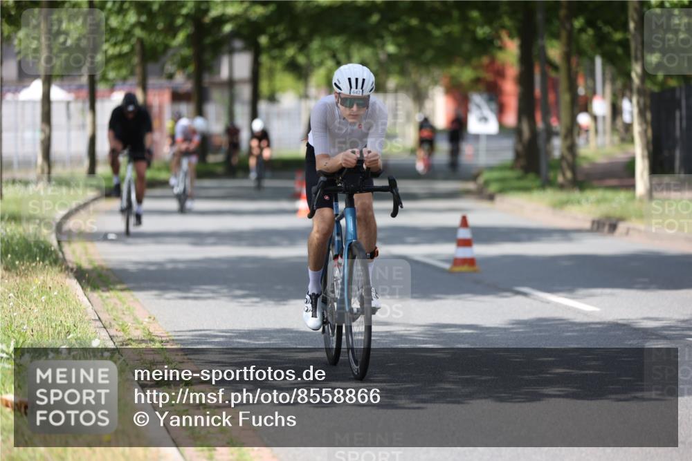 10.08.2025 - GEWOBA Citytriathlon Bremen Yannick Fuchs http://msf.ph/oto/8558866 10.08.2025 12:35:29 Radfahren 579, 642, 719, 742, 763, 783, 833, 919, 973, 1039 meine-sportfotos.de