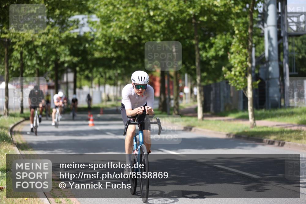10.08.2025 - GEWOBA Citytriathlon Bremen Yannick Fuchs http://msf.ph/oto/8558869 10.08.2025 12:35:29 Radfahren 579, 642, 719, 742, 763, 783, 833, 919, 973, 1039 meine-sportfotos.de
