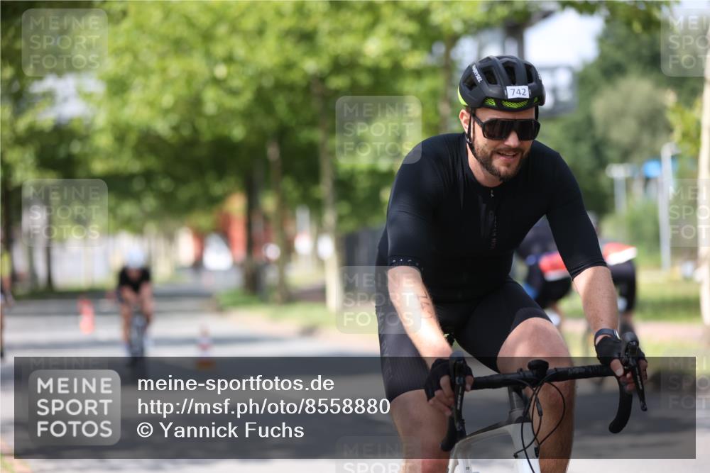 10.08.2025 - GEWOBA Citytriathlon Bremen Yannick Fuchs http://msf.ph/oto/8558880 10.08.2025 12:35:33 Radfahren 579, 642, 719, 742, 763, 783, 833, 919, 933, 1039 meine-sportfotos.de